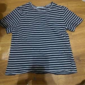 Zara, short sleeve shirt. 100% cotton. Small. No visible stain.